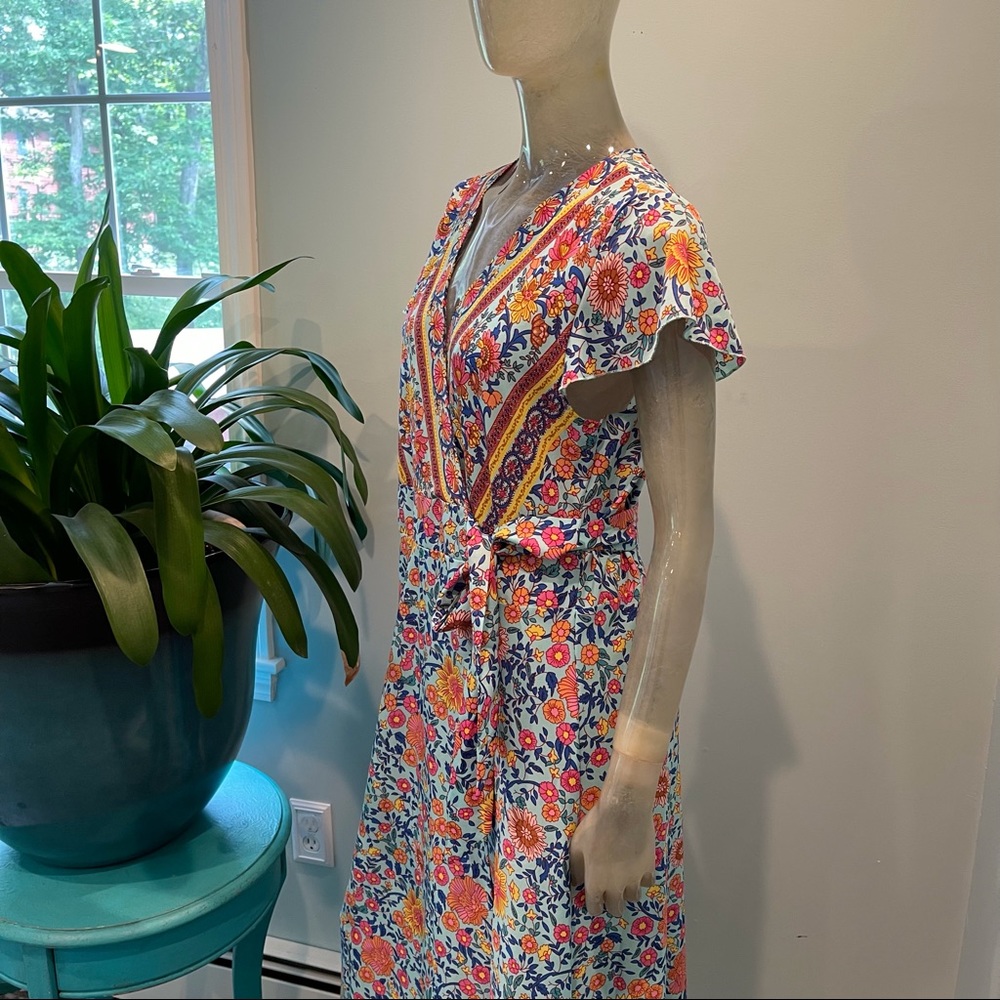 Gorgeous Floral Wrap Dress - Picture 12 of 13